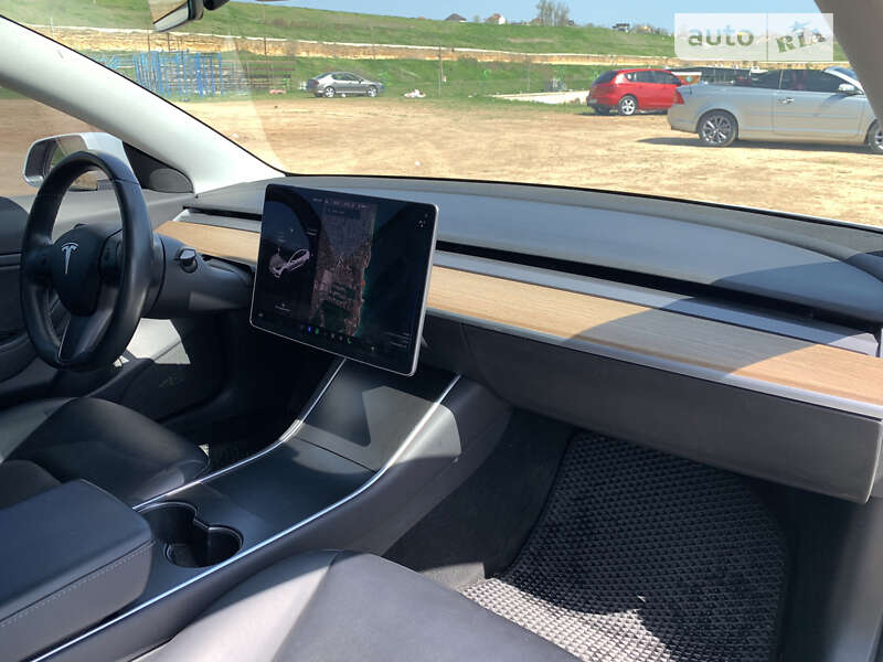 Седан Tesla Model 3 2019 в Одессе