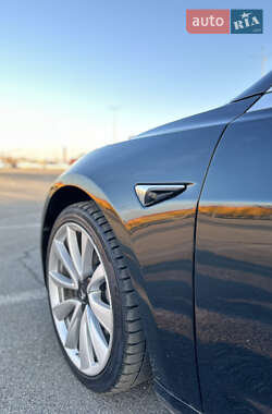 Седан Tesla Model 3 2019 в Киеве