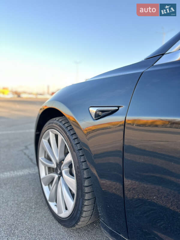 Седан Tesla Model 3 2019 в Киеве фото 5 Седан Tesla Model 3 2019 в Киеве