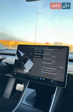 Седан Tesla Model 3 2019 в Киеве