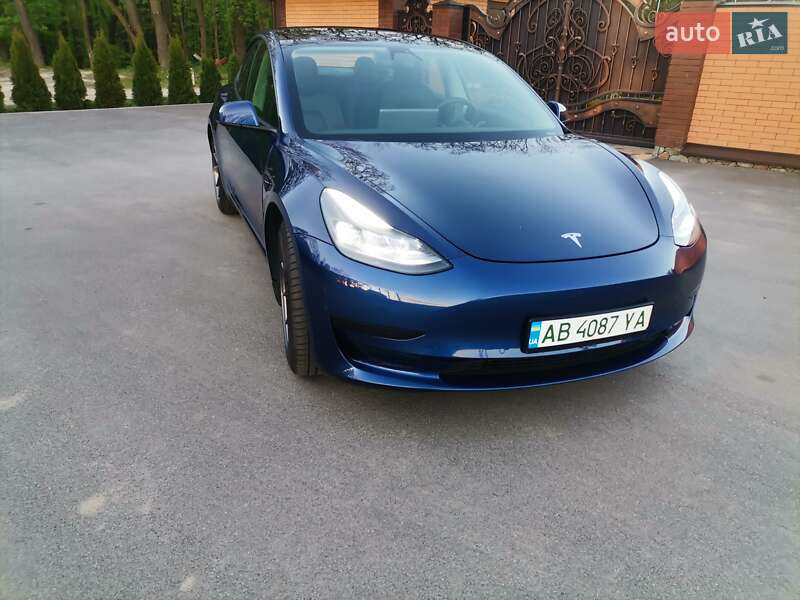 Седан Tesla Model 3 2021 в Виннице
