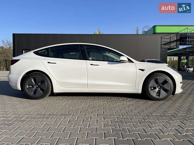 Седан Tesla Model 3 2021 в Кременчуге