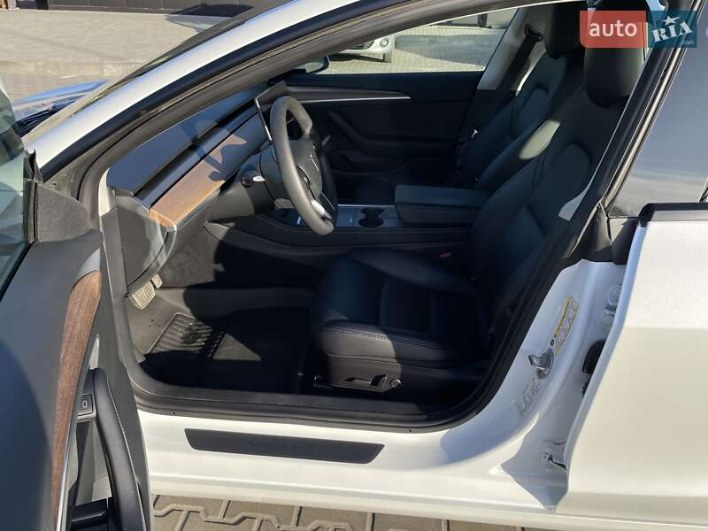 Седан Tesla Model 3 2021 в Кременчуге