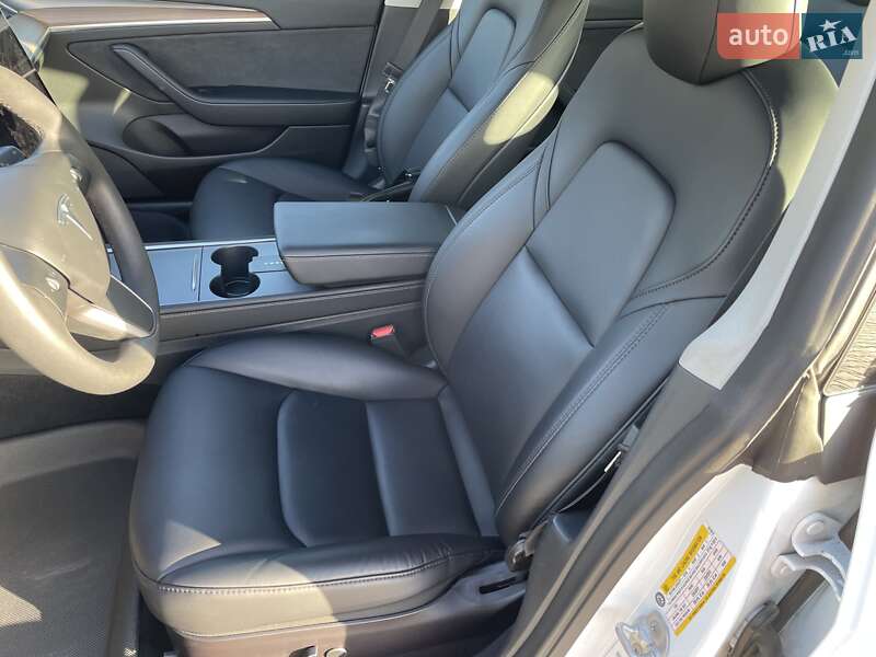 Седан Tesla Model 3 2021 в Кременчуге