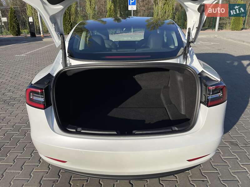 Седан Tesla Model 3 2021 в Кременчуге