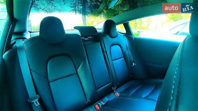 Седан Tesla Model 3 2018 в Києві