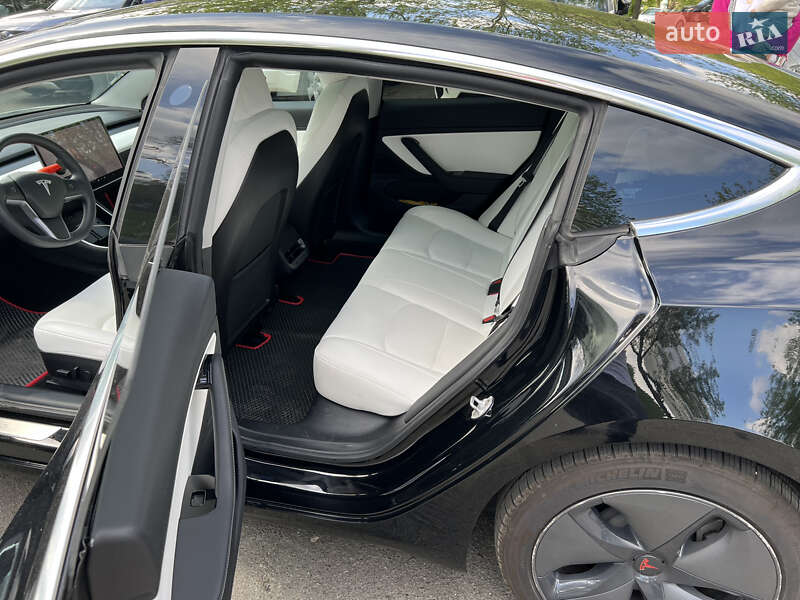 Седан Tesla Model 3 2019 в Киеве