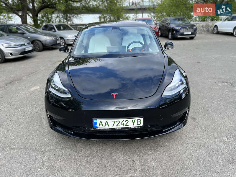Седан Tesla Model 3 2019 в Киеве