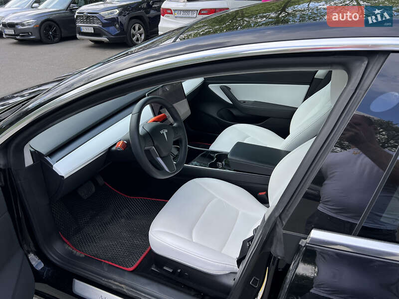Седан Tesla Model 3 2019 в Киеве