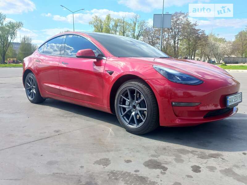 Седан Tesla Model 3 2023 в Киеве