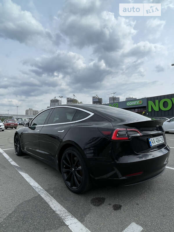 Седан Tesla Model 3 2019 в Киеве