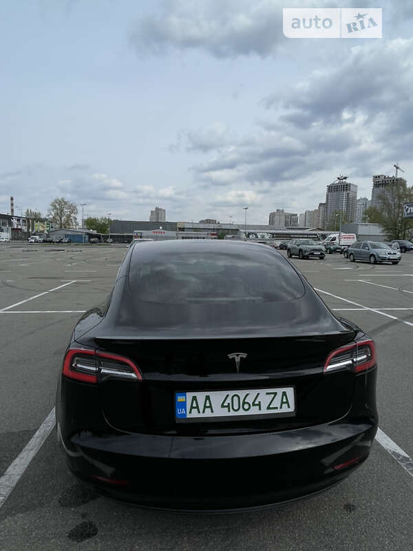 Седан Tesla Model 3 2019 в Киеве