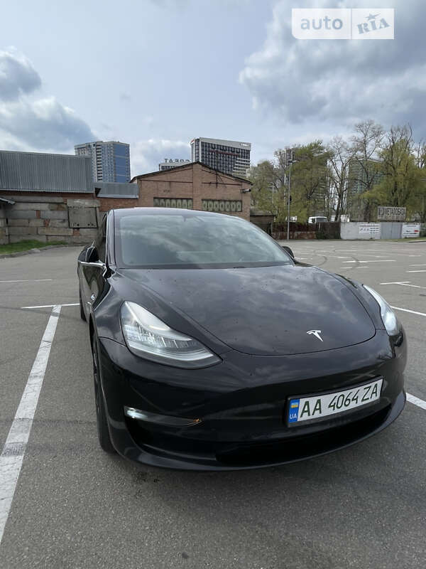 Седан Tesla Model 3 2019 в Киеве