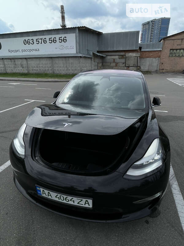 Седан Tesla Model 3 2019 в Киеве