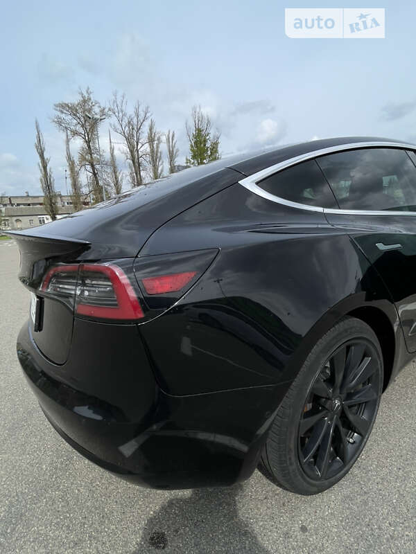 Седан Tesla Model 3 2019 в Киеве