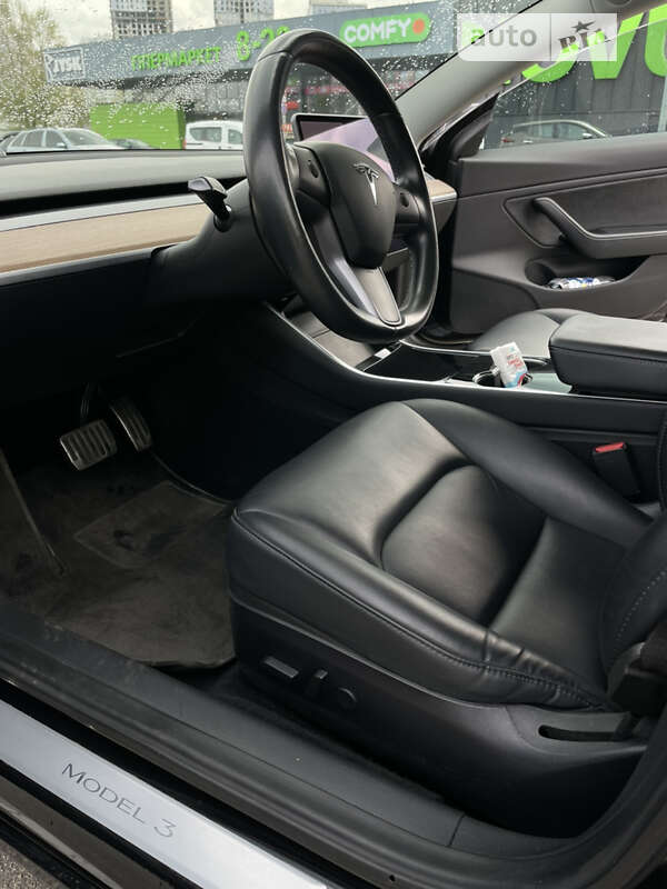 Седан Tesla Model 3 2019 в Киеве