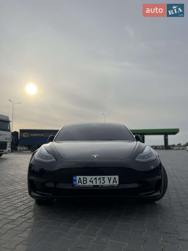 Седан Tesla Model 3 2022 в Виннице