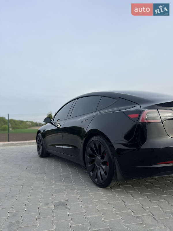 Седан Tesla Model 3 2022 в Виннице