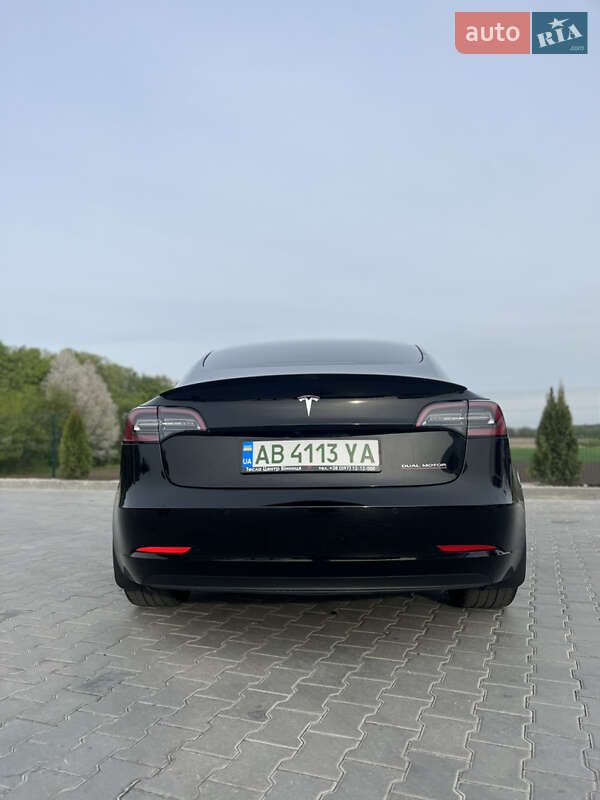 Седан Tesla Model 3 2022 в Виннице