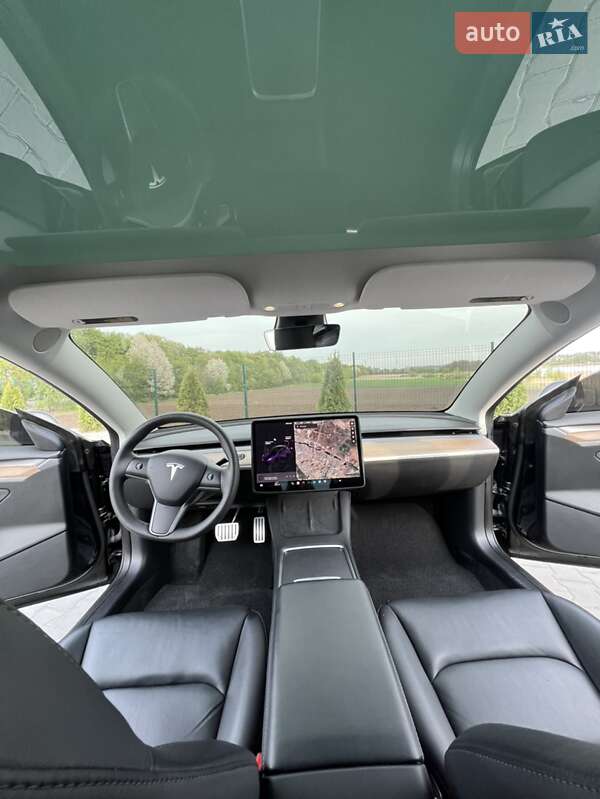 Седан Tesla Model 3 2022 в Виннице