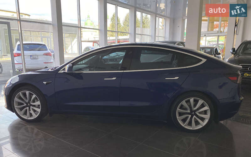 Седан Tesla Model 3 2018 в Шептицькому