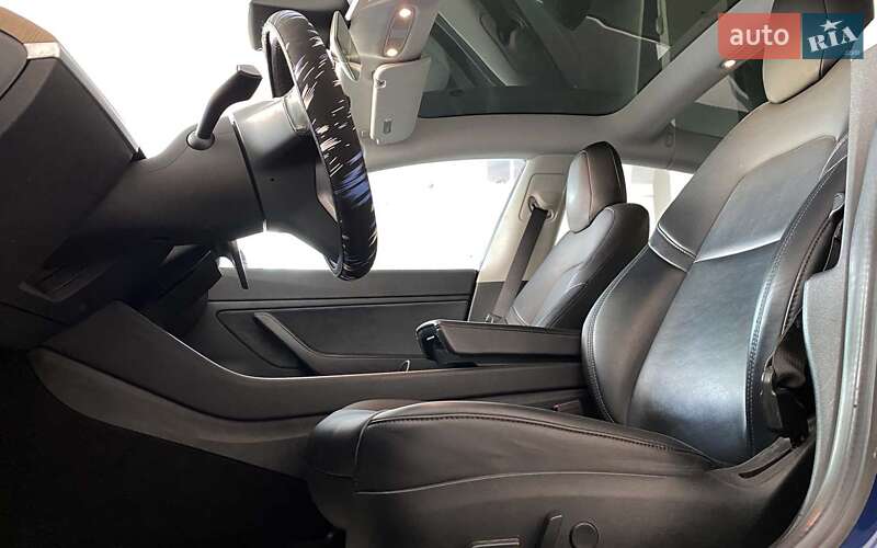 Седан Tesla Model 3 2018 в Шептицькому
