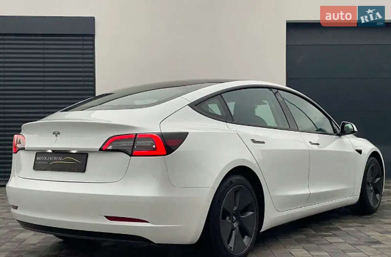 Седан Tesla Model 3 2021 в Києві