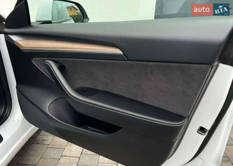 Седан Tesla Model 3 2021 в Києві