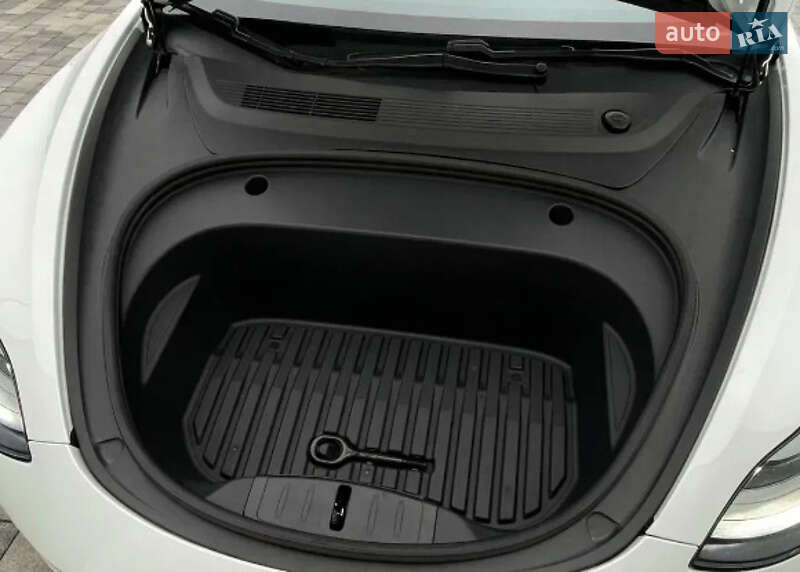 Седан Tesla Model 3 2021 в Києві
