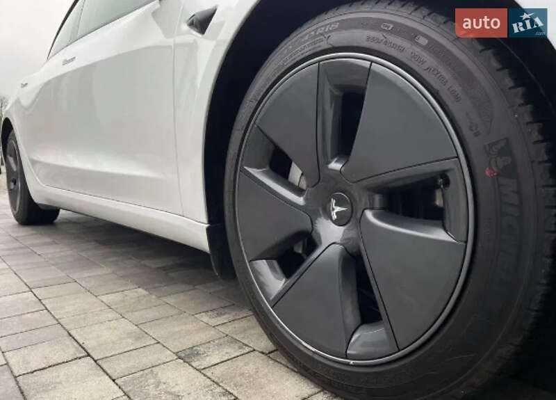 Седан Tesla Model 3 2021 в Києві