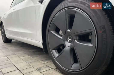 Седан Tesla Model 3 2021 в 