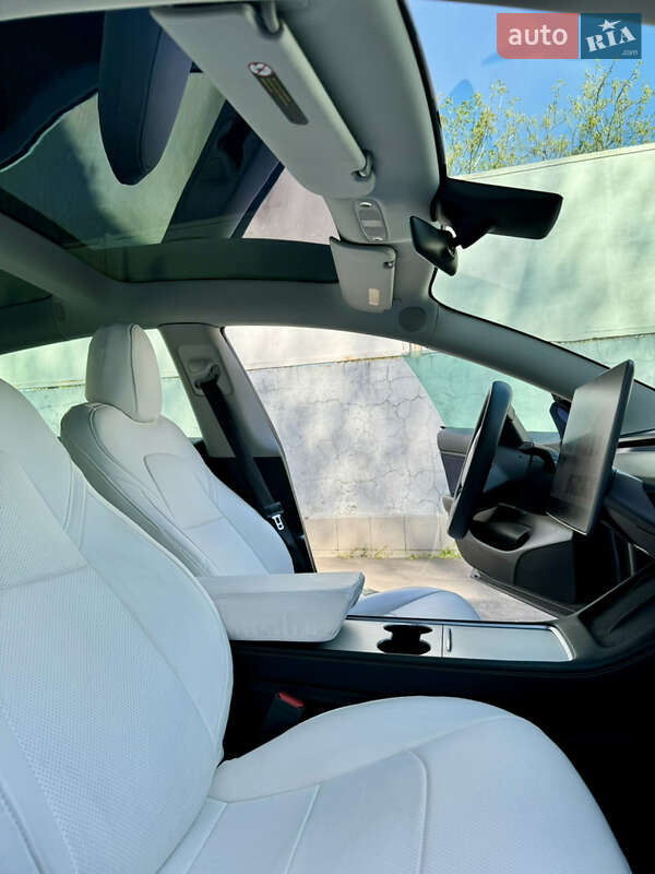 Седан Tesla Model 3 2019 в Одесі