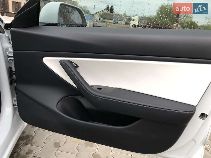 Седан Tesla Model 3 2019 в Хорошеве
