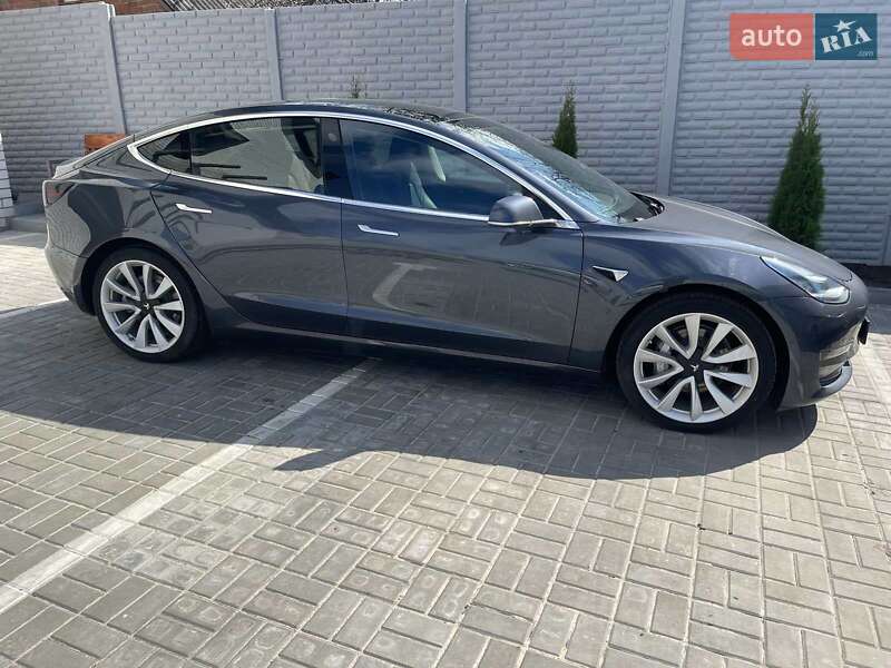 Tesla Model 3 2019