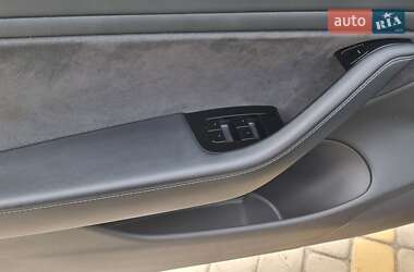 Седан Tesla Model 3 2018 в Львове
