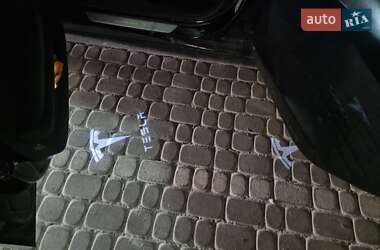 Седан Tesla Model 3 2018 в Львове