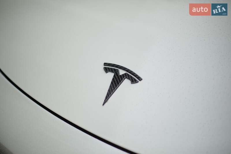 Седан Tesla Model 3 2021 в Львове