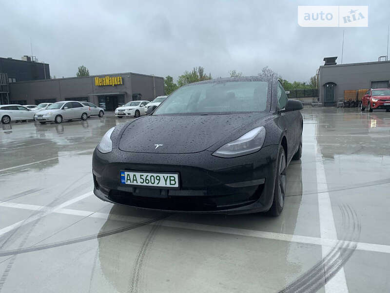 Седан Tesla Model 3 2021 в Киеве