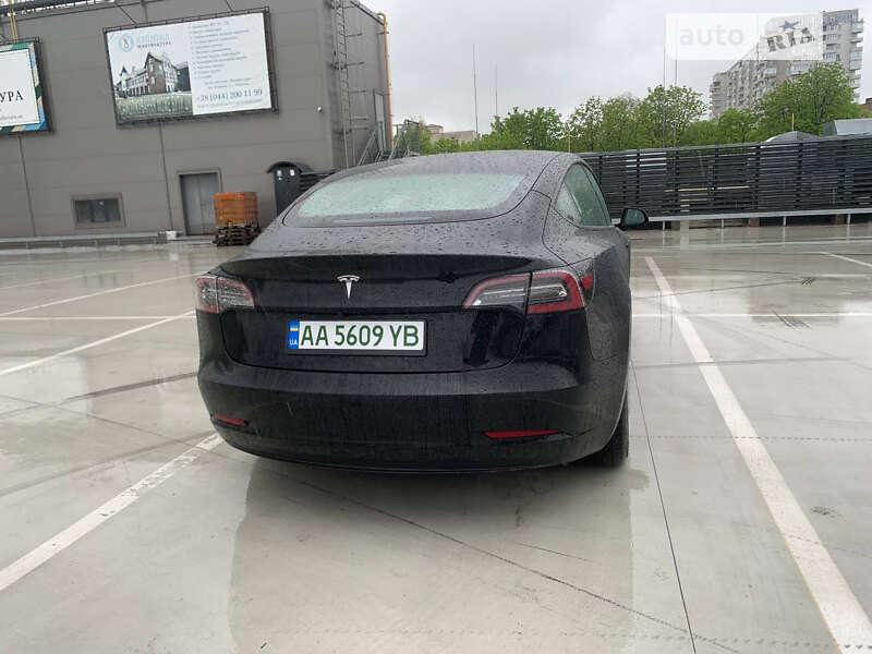 Седан Tesla Model 3 2021 в Киеве