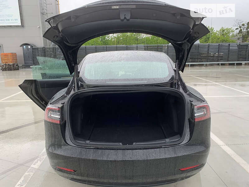 Седан Tesla Model 3 2021 в Киеве