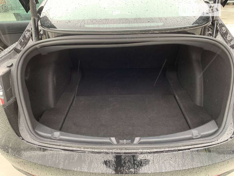 Седан Tesla Model 3 2021 в Киеве