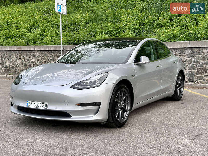 Седан Tesla Model 3 2018 в Києві