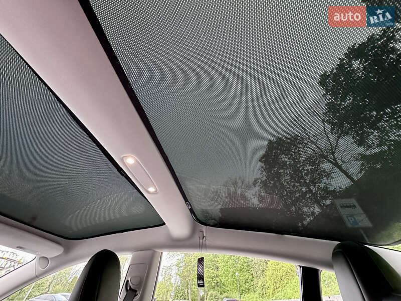 Седан Tesla Model 3 2018 в Києві