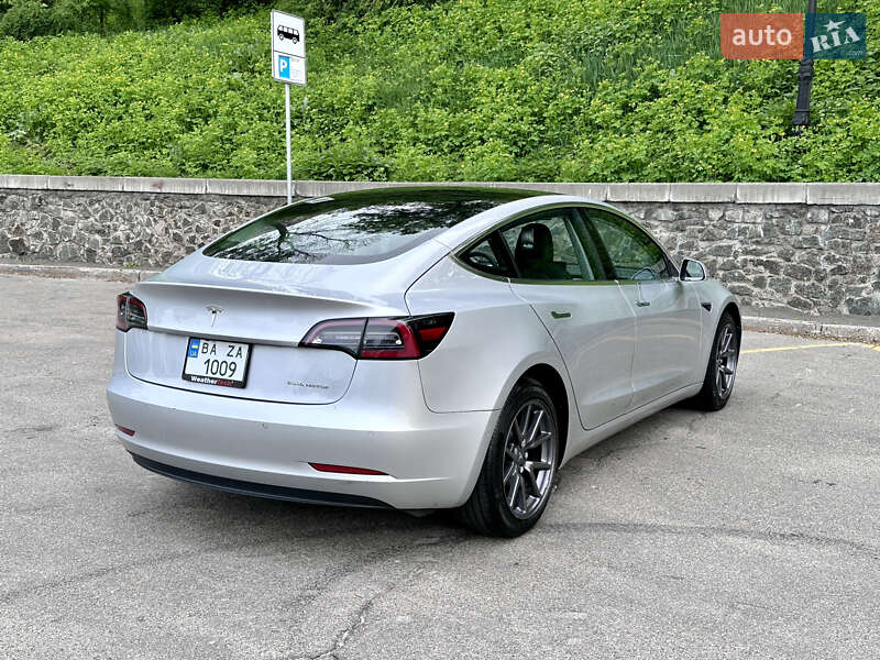 Седан Tesla Model 3 2018 в Києві