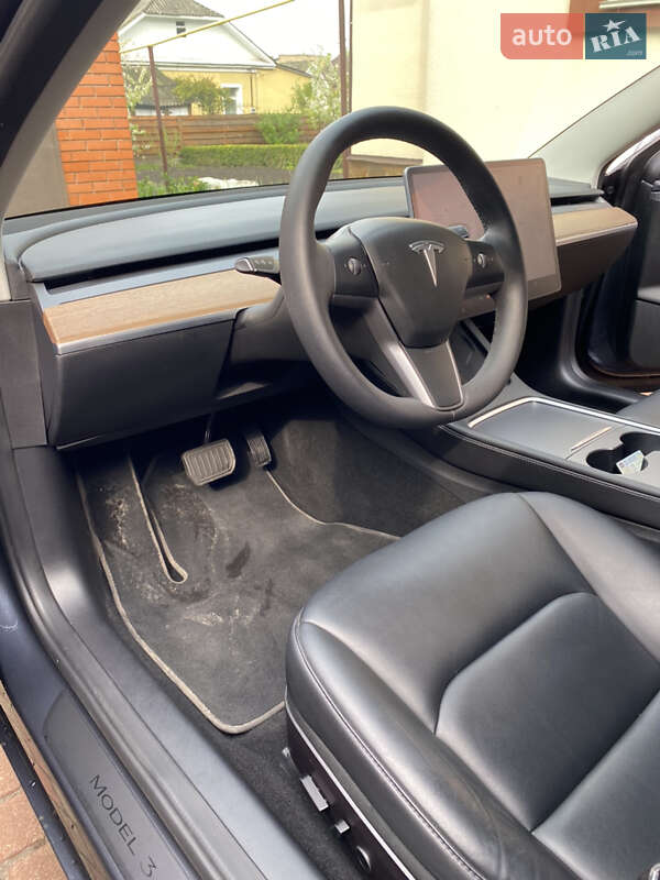 Седан Tesla Model 3 2022 в Ромнах