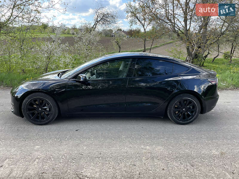 Седан Tesla Model 3 2021 в Ровно