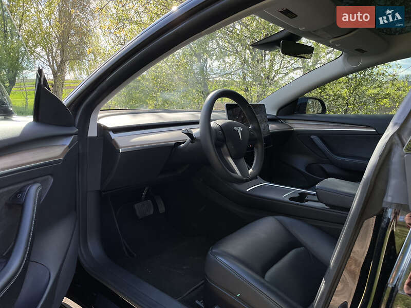 Седан Tesla Model 3 2021 в Ровно