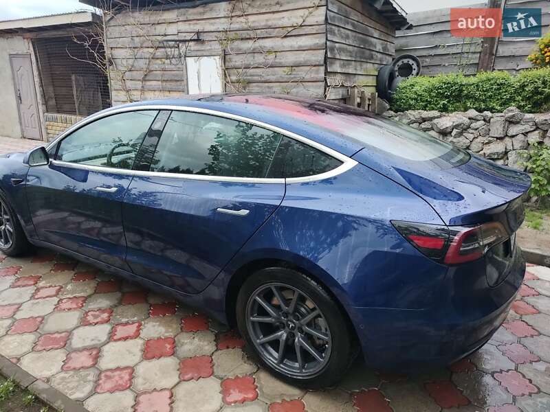 Седан Tesla Model 3 2018 в Львові
