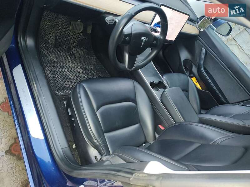 Седан Tesla Model 3 2018 в Львові