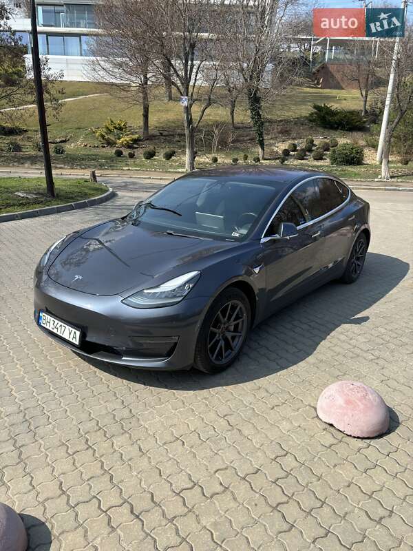 Седан Tesla Model 3 2018 в Одесі